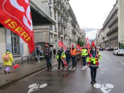 Une cinquantaine de salariés de Gaz électricité de Grenoble (GEG) a manifesté contre le versement de 5 millions d'euros de dividendes.
