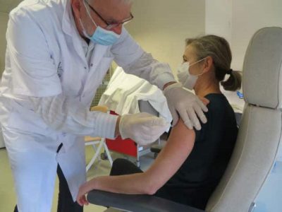 A partir du lundi 31 mai, toutes les personnes qui le souhaite pourront se faire vacciner. © Tim Buisson – Place Gre’net