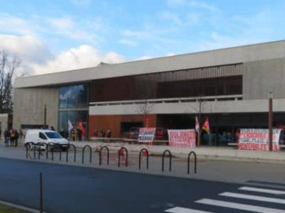 Manifestation devant le restaurant universitaire Diderot du Crous. © Tim Buisson – Place Gre’net