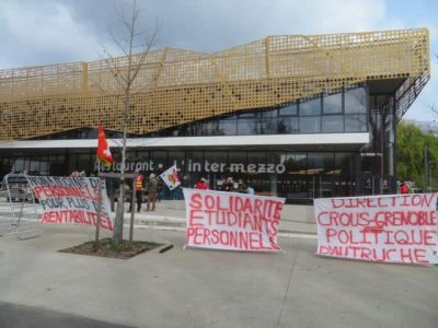 Grève des salariés du Crous Grenoble-Apes lundi 22 janvier. © Tim Buisson – Place Gre’net