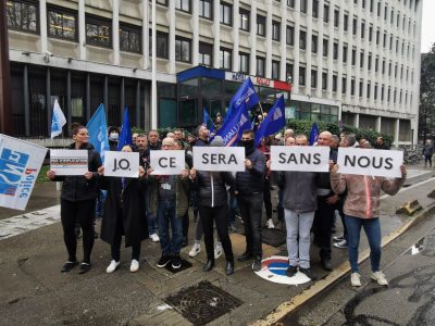 Entre 200 et 250 policiers se sont rassemblés devant l'Hôtel de police de Grenoble pour protester contre les conditions de leur mobilisation pour assurer la sécurité des JO de Paris 2024. © Joël Kermabon - Place Gre'net