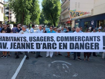 Les travaux ont débuté sur l'avenue Jeanne-d'Arc à Grenoble malgré la forte opposition d'habitants et de commerçants