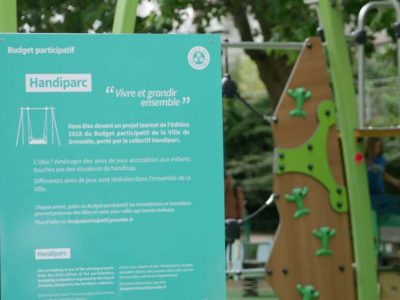 Panneau du Handiparc au parc Georges Pompidou lors de son inauguration le 08 juillet 2021 (c) Ilan Khalifa--Delclos | Place Gre'net