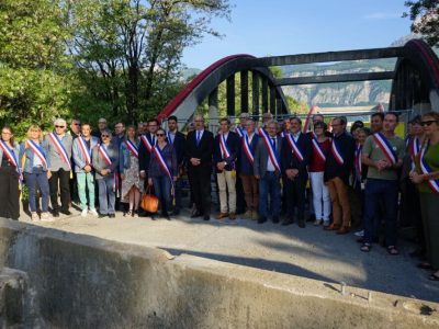 Un rassemblement d'élus pour demander la gratuité du tronçon d'autoroute entre Crolles et Le Touvet