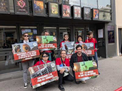 Rassemblement du PAZ lors d'une avant-première de Bambi, une histoire de vie dans les bois. ©Projet animal zoopolis