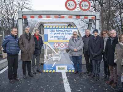 Neuf mois après son incendie, le pont de Brignoud rouvre mardi 13 décembre aux véhicules légers et aux deux-roues.
