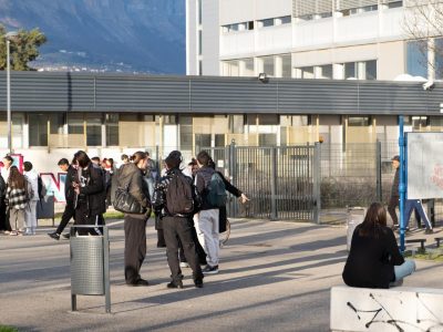 Laurent Wauquiez favorable à l'expérimentation de l'uniforme au lycée en Auvergne-Rhône-Alpes