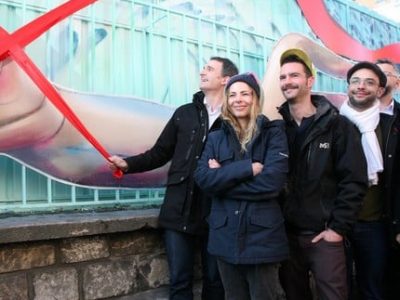 À travers un tram « capote » et une fresque murale, les élus et le SMTC marquent leur engagement dans la lutte contre le Sida et la sérophobie.
