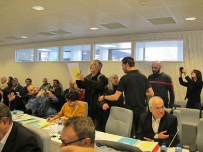 Le DAL et le collectif contre les démolitions imposées à la Villeneuve, au conseil métropolitain ce vendredi 6 avril 2018 © Séverine Cattiaux - Place Gre'net