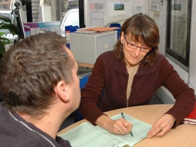 Entretien à la Maison des Initiatives et de l'Emploi MIE Est-Isère demandeurs d'emploi salariés en reconversion entreprises VAE ©meylan.fr