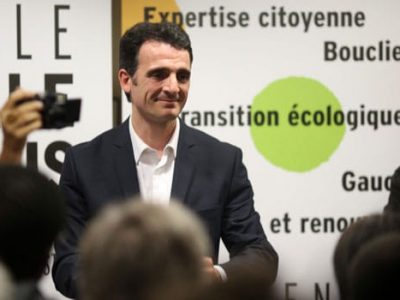 Eric Piolle dans son local de campagne à l'annonce des résultats du premier tour des municipales 2014 à Grenoble
