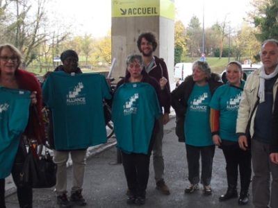 Des locataires résidant dans des logements sociaux du Village olympique demandent la rénovation urgente de leurs logements. Impossible pour la SDH.