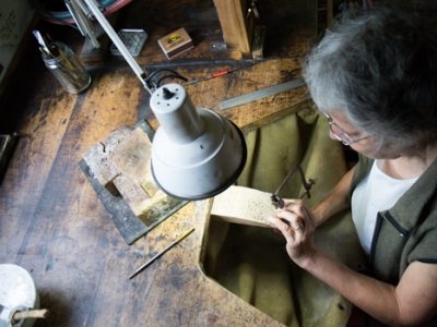 Dans l'atelier de Sibylle Traynard, créatrice de bijoux. © Yuliya Ruzhechka - Place Gre'Net