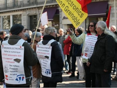 Rassemblement des salariés de STMicroelectronics. © Joël Kermabon - Place Gre'net