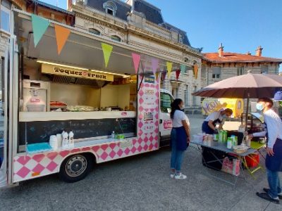 food truck CHU Grenoble Toques en Truck Tout le monde contre le cancer