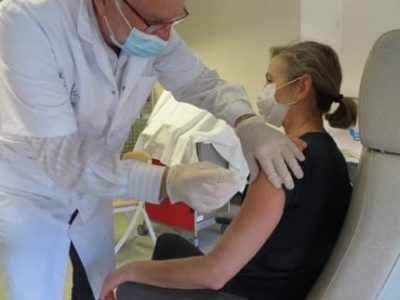 Le vaccin Moderna bientôt disponible auprès des médecins et pharmaciens en Auvergne-Rhône-Alpes