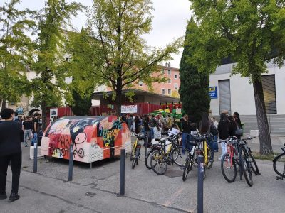 Heurts entre lycéens et forces de l'ordre devant le lycée Mounier de Grenoble... et de nouveaux blocages dans d'autres établissements