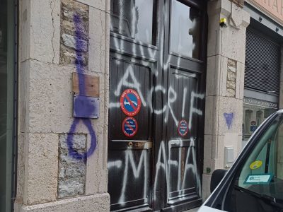 L'indignation prédomine après les inscriptions antisémites et les menaces de mort contre deux avocats à Grenoble