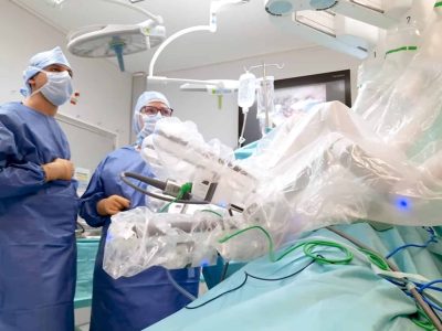 Des opérations chirurgicales plus complexes possibles au CHU de Grenoble grâce au Da Vinci Xi