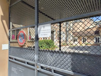 Zéro place disponible pour la section internationale de l'école Menon à Grenoble pour cause de fermetures de classes?