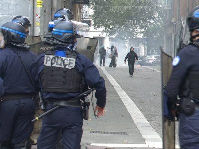 En marge de la manifestation du 17 octobre 2026, les policiers ont eu fort à faire avec les émeutiers qui se sont livrés à des pillages. © Joël Kermabon - Place Gre'net