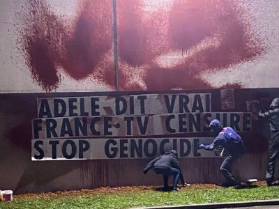 les militants de l’organisation Extinction Rébellion. Ces derniers ont placardé, jeudi 17 septembre 2026, des affiches indiquant « Adèle dit vrai. France TV censure. Stop génocide » et peint une tâche couleur rouge sang sur les murs des locaux de France 3 Alpes