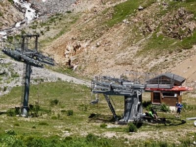 La gare intermédiaire du téléphérique du Pic Blanc à 2700 m d'altitude. © Google Maps