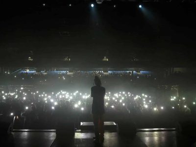 À quoi tient la réussite du festival Holocène ? Peut-être au fait qu'il mélange les esthétiques. Peut-être aussi qu'il associe des talents émergents avec d'autres qui ont déjà connu un succès important, parfois même à l'échelle locale. © Kevin Buy