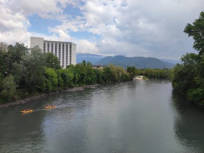 Le groupe d'opposition Réconcilier Grenoble torpille l'expérimentation de la baignade dans l'Isère, prévue le 30 août