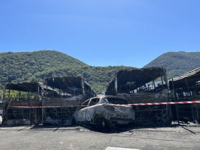 Six autocars de la société de transports Keolis détruits par les flammes dans un dépôt de Vif