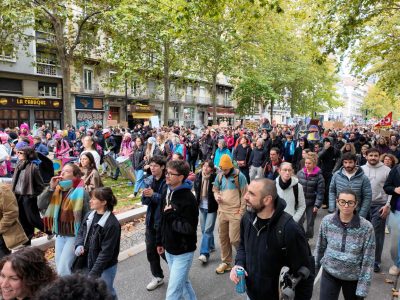 Manifestation du 31 octobre à l'initiative des Gilets jaunes à Grenoble. © Joël Kermabon - Place Gre'net