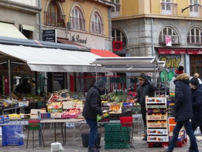 Marché des Halles Sainte Claire. ©Leo Graff - Placegrenet.fr