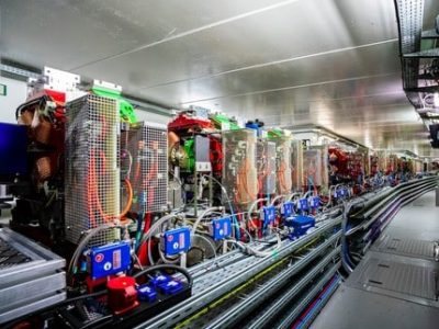 nouvel anneau de stockage ESRf-EBS. Credit ESRF Stef Cande UNE