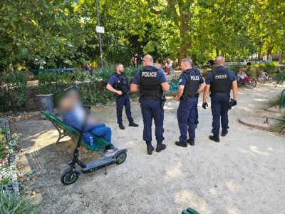 Opération de police dans le cadre de la loi Ripost au jardin de ville de Grenoble. © Joël Kermabon - Place Gre'net
