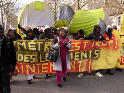 Deux mois à la Métropole, les occupants demandent des hébergements d'urgence. ©Maureen Dufournet - Pace Gre'net