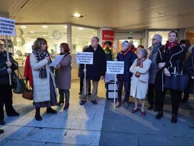 Nouveau rassemblement contre la fermeture de la bibliothèque centre-ville de Grenoble, en présence de candidats aux municipales