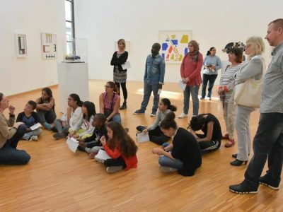 Visite au Musée de Grenoble organisée par le Secours populaire. Crédit photo : Frédéric Fleuri.