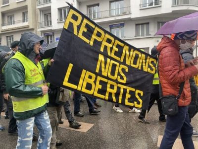 Manifestation contre les lois « liberticides » samedi 30 janvier à Grenoble © Sarah Krakovitch – Place Gre’net