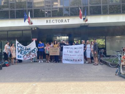 Des personnels des collèges Vercors de Grenoble et Vallès de Fontaine mobilisés devant le rectorat contre des fermetures de classes