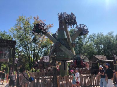 Plus de 800 enfants isérois au parc Walibi pour la "Journée des oubliés des vacances" organisée par le Secours Populaire